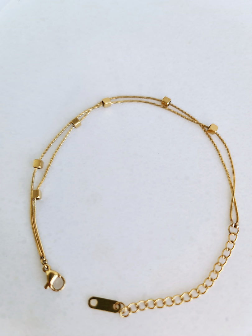 Minimalist small square bracelet