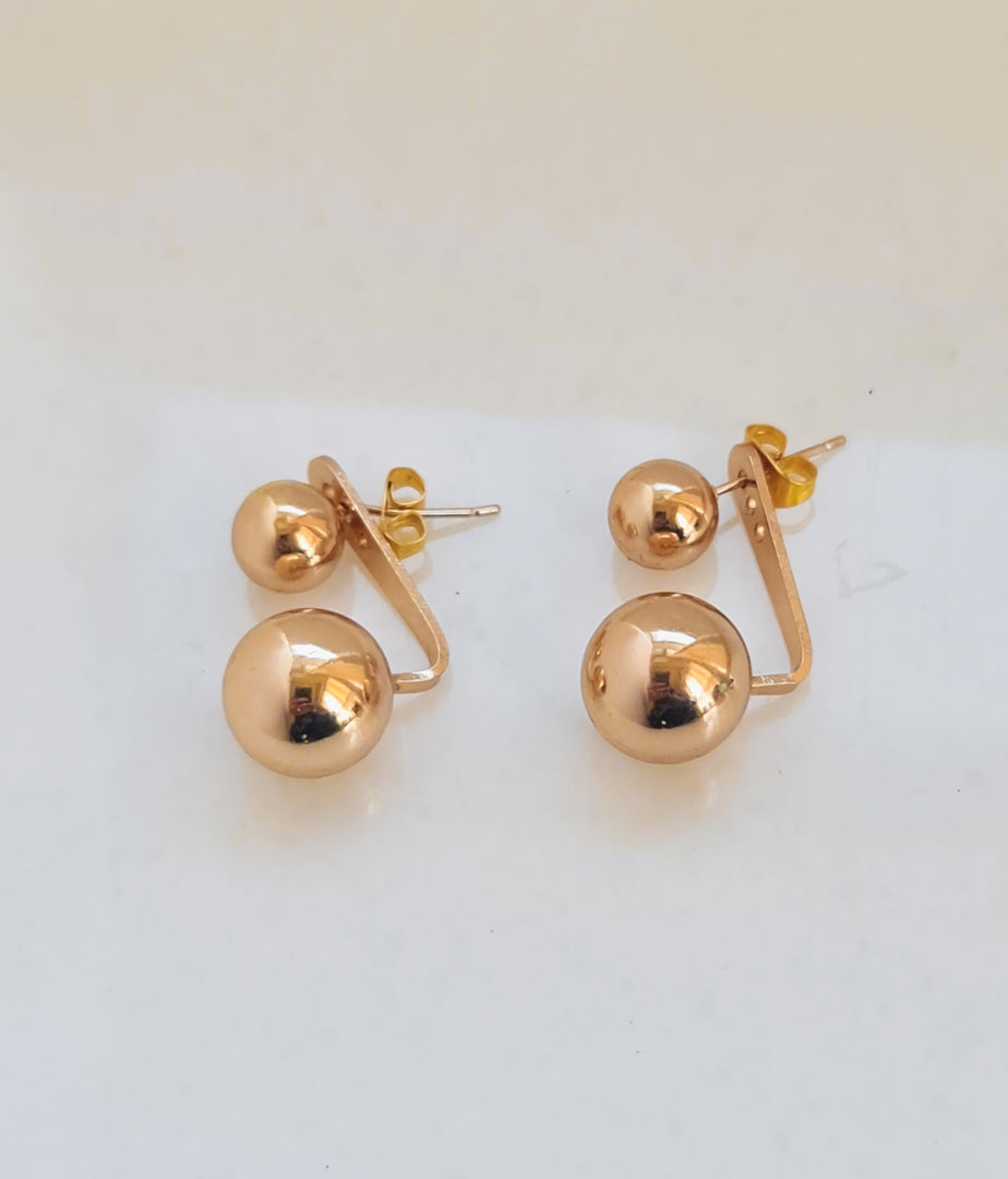 Elegant Golden studs round ball